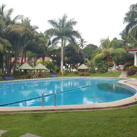 Phil Oasis Hotel & Resort Silang Екстериор снимка