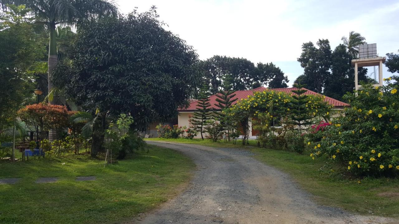 Phil Oasis Hotel & Resort Silang Екстериор снимка