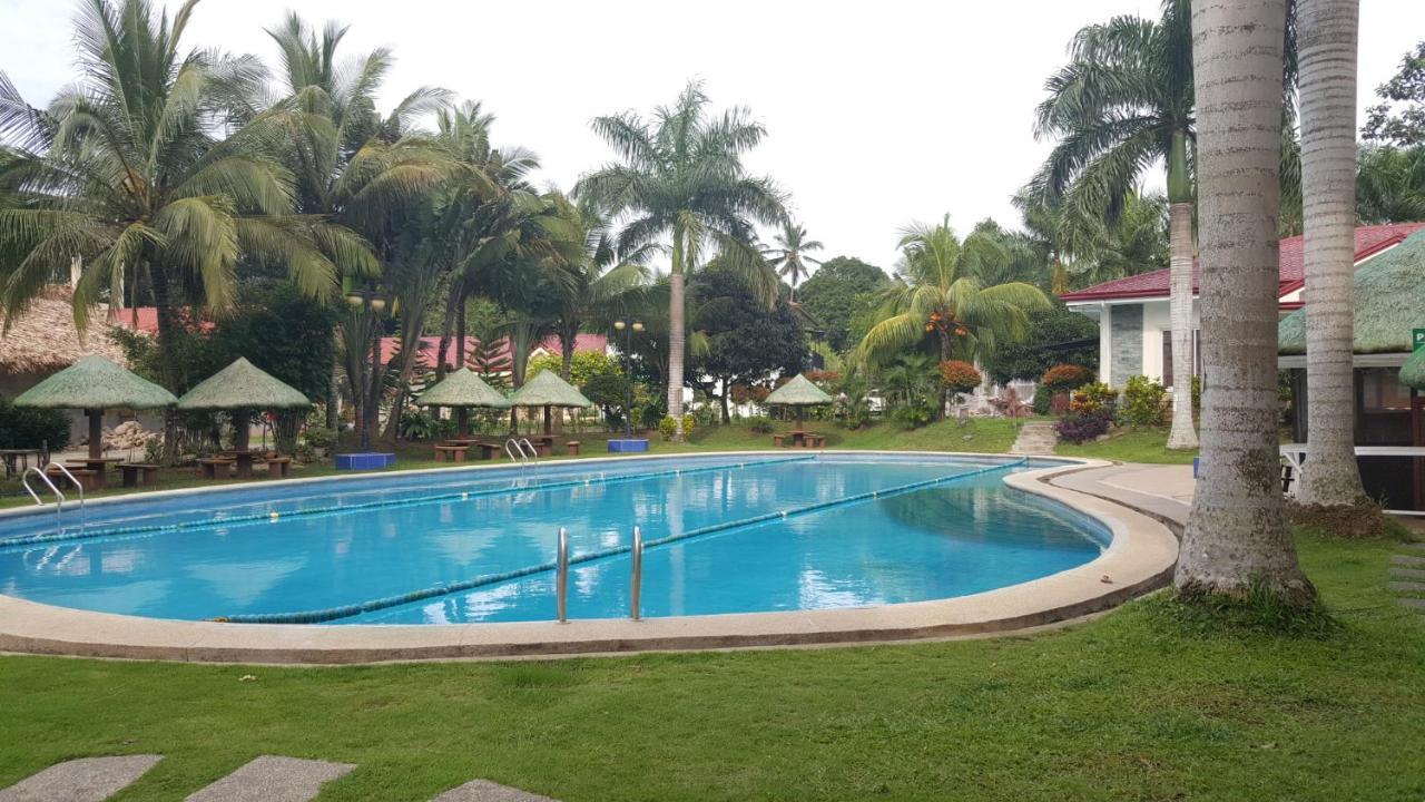Phil Oasis Hotel & Resort Silang Екстериор снимка