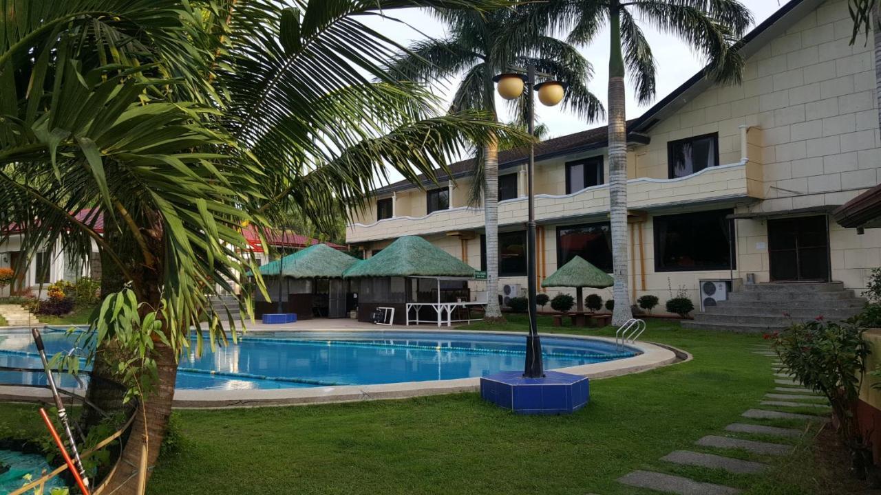 Phil Oasis Hotel & Resort Silang Екстериор снимка