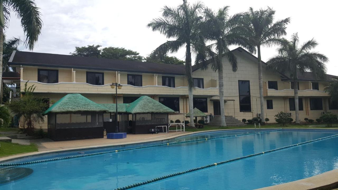 Phil Oasis Hotel & Resort Silang Екстериор снимка