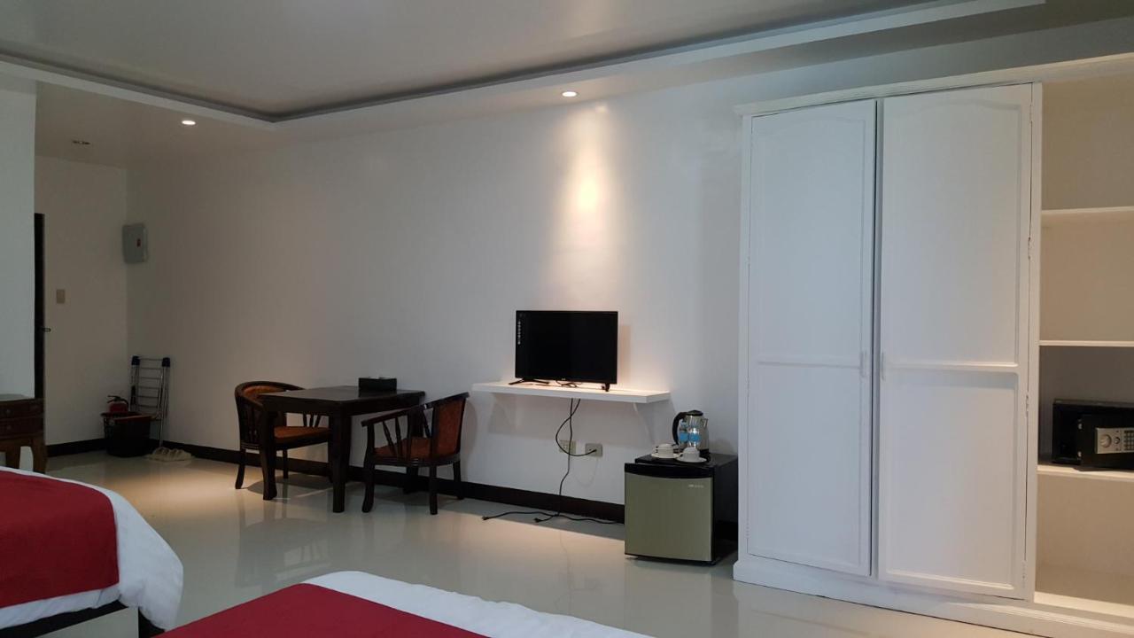 Phil Oasis Hotel & Resort Silang Екстериор снимка