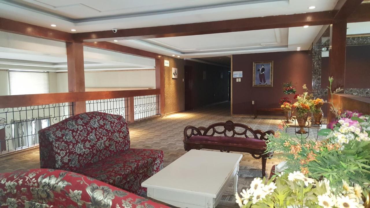Phil Oasis Hotel & Resort Silang Екстериор снимка