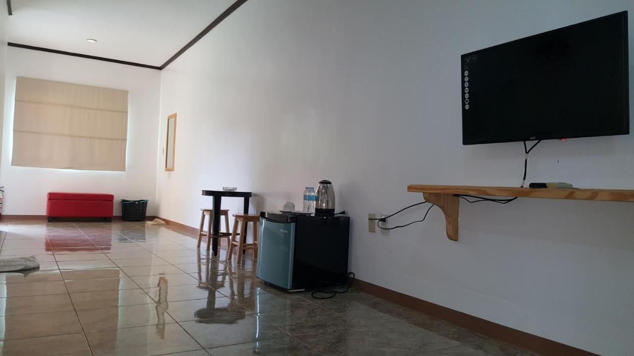 Phil Oasis Hotel & Resort Silang Екстериор снимка