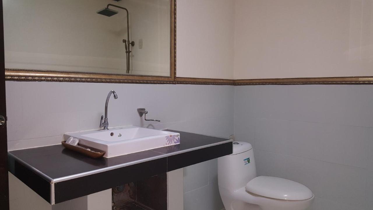 Phil Oasis Hotel & Resort Silang Екстериор снимка