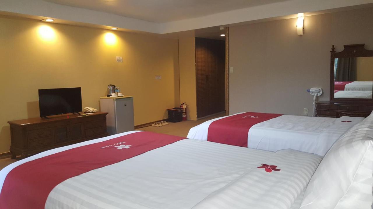 Phil Oasis Hotel & Resort Silang Екстериор снимка