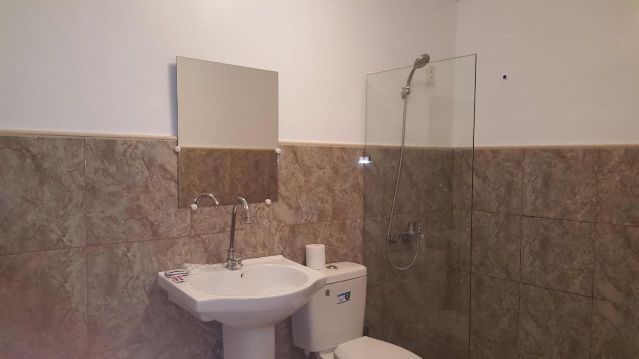 Phil Oasis Hotel & Resort Silang Екстериор снимка